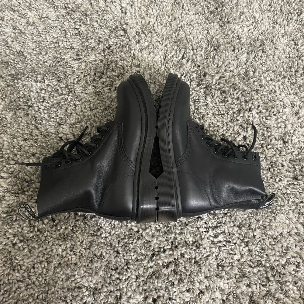 Dr. Martens 1460 Size 6 High Top Leather Boot - Picture 5 of 6